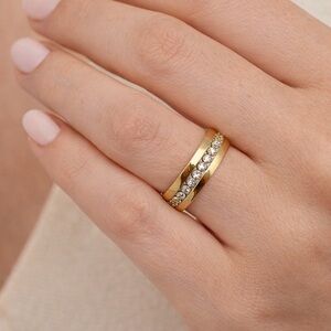 NWOT Size 6 Titanium steel with zircon eternity band